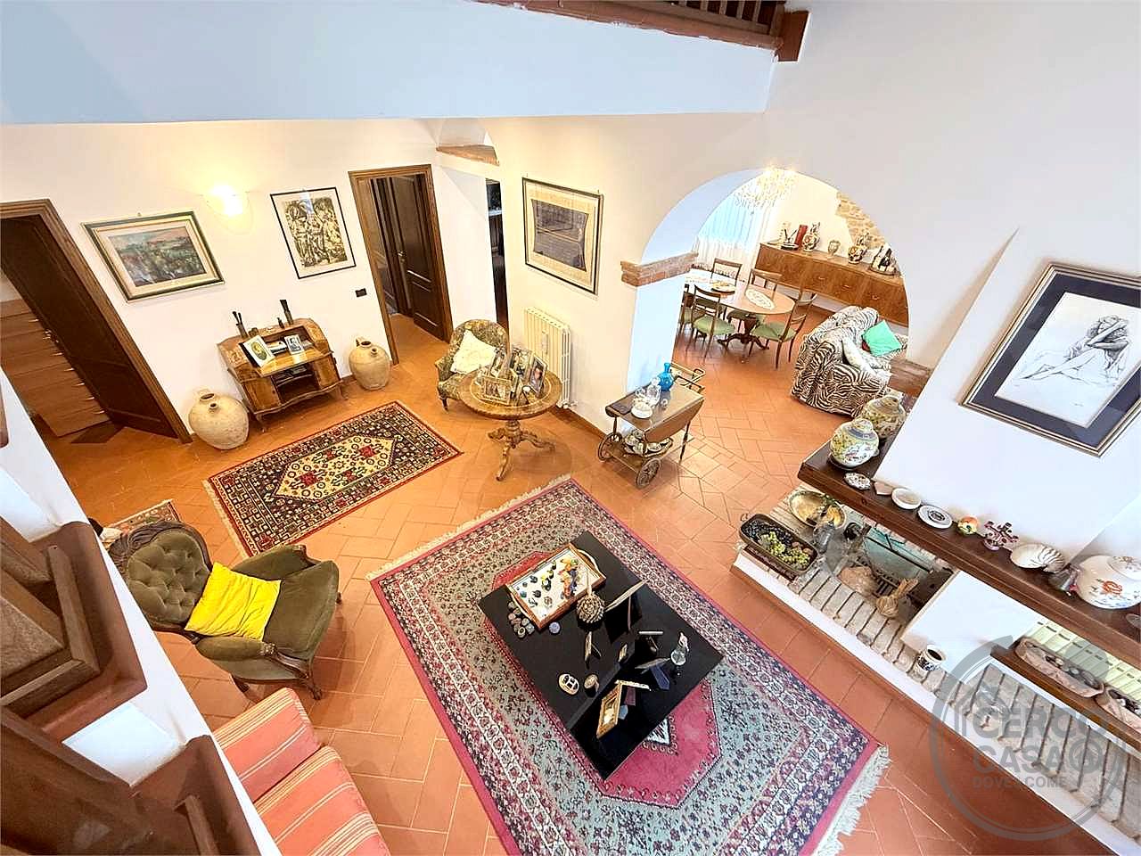 TAVERNELLE: AMPIO APPARTAMENTO NEL CENTRO STORICO