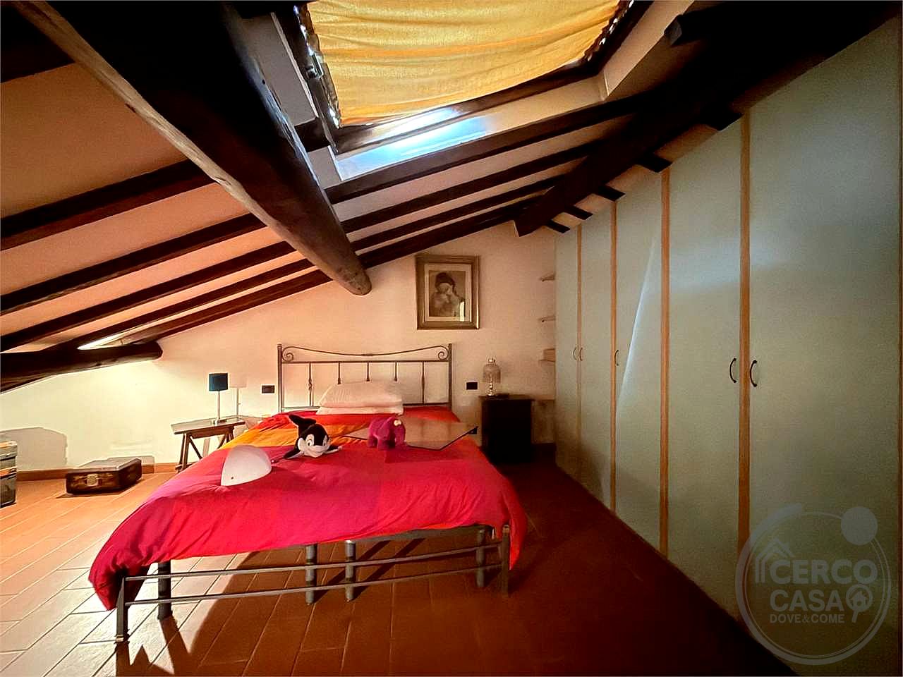 TAVERNELLE: AMPIO APPARTAMENTO NEL CENTRO STORICO