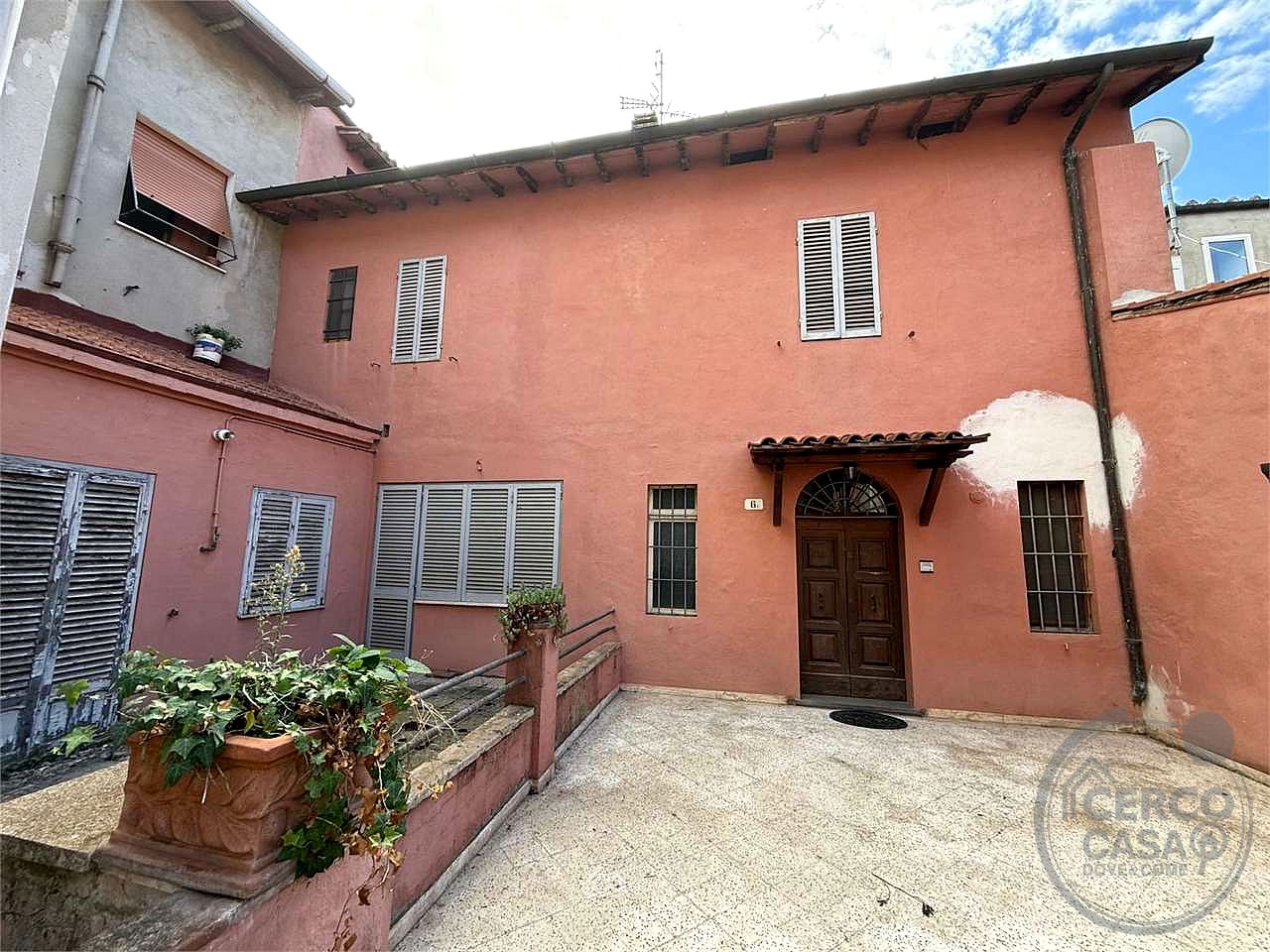 TAVERNELLE: AMPIO APPARTAMENTO NEL CENTRO STORICO