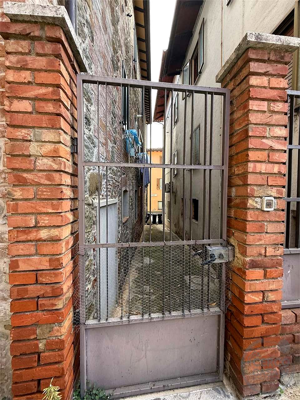 TAVERNELLE: AMPIO APPARTAMENTO NEL CENTRO STORICO