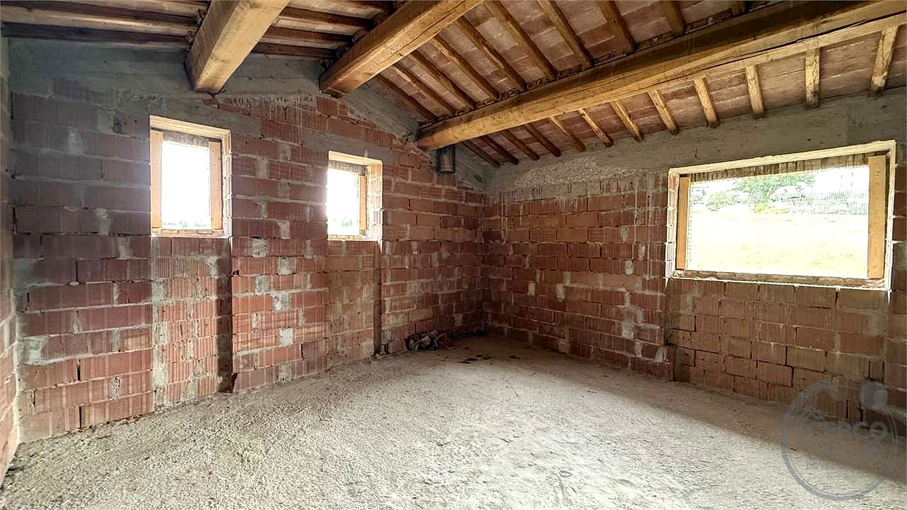 TODI - SAN DAMIANO: CARATTERISTICO CASALE IN PIETRA PERSONALIZZABILE