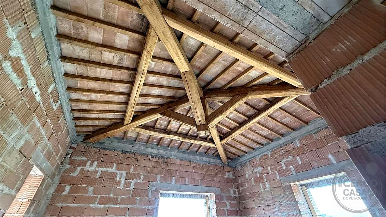 TODI - SAN DAMIANO: CARATTERISTICO CASALE IN PIETRA PERSONALIZZABILE
