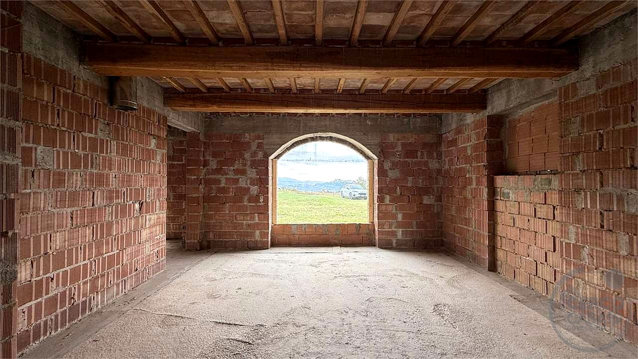 TODI - SAN DAMIANO: CARATTERISTICO CASALE IN PIETRA PERSONALIZZABILE