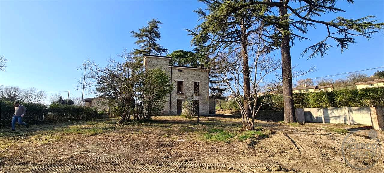 ACQUASANTA: VILLA IN PIETRA DI NUOVA COSTRUZIONE