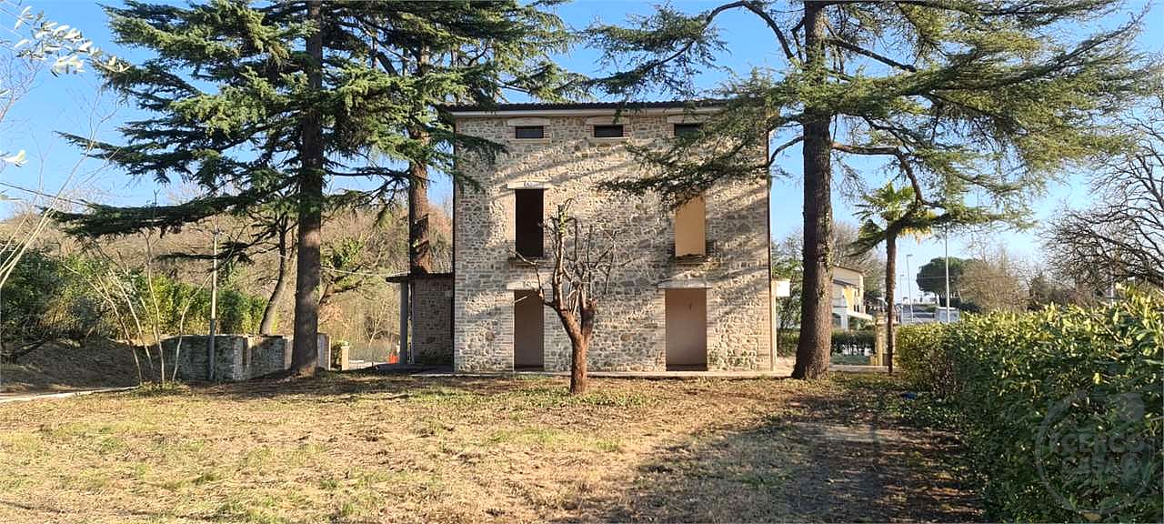 ACQUASANTA: VILLA IN PIETRA DI NUOVA COSTRUZIONE