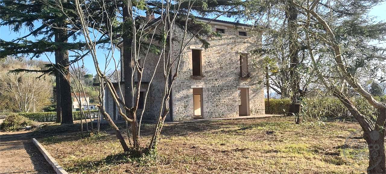 ACQUASANTA: VILLA IN PIETRA DI NUOVA COSTRUZIONE