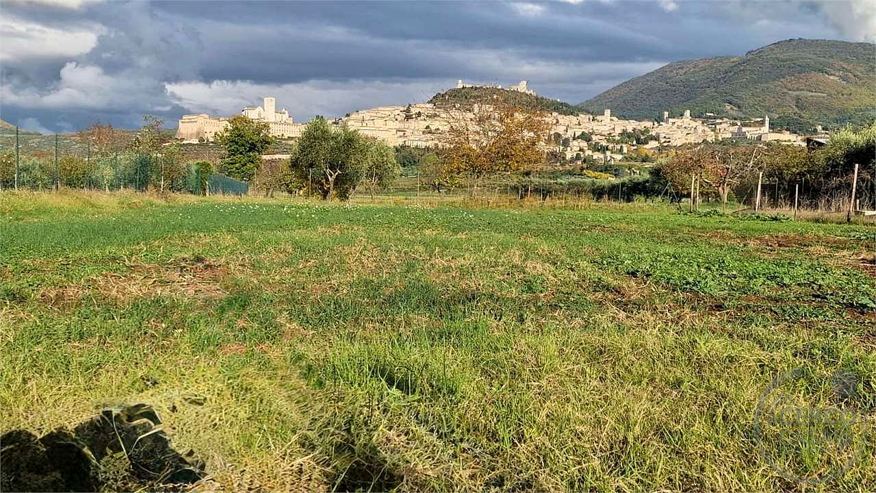 ASSISI: TERRENO IN VENDITA