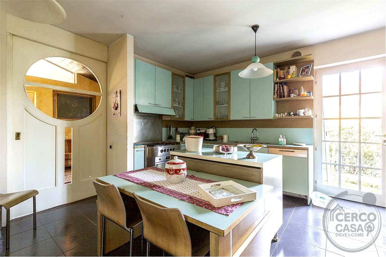 CANNARA: PRESTIGIOSA VILLA INDIPENDENTE CON PISCINA E GIARDINO PRIVATO