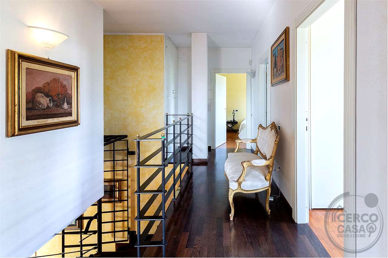 CANNARA: PRESTIGIOSA VILLA INDIPENDENTE CON PISCINA E GIARDINO PRIVATO