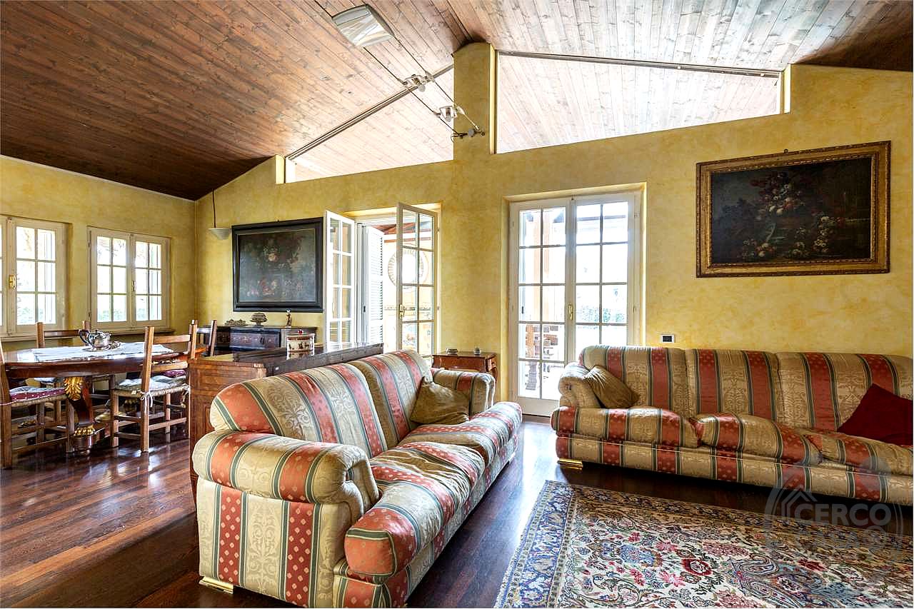 CANNARA: PRESTIGIOSA VILLA INDIPENDENTE CON PISCINA E GIARDINO PRIVATO