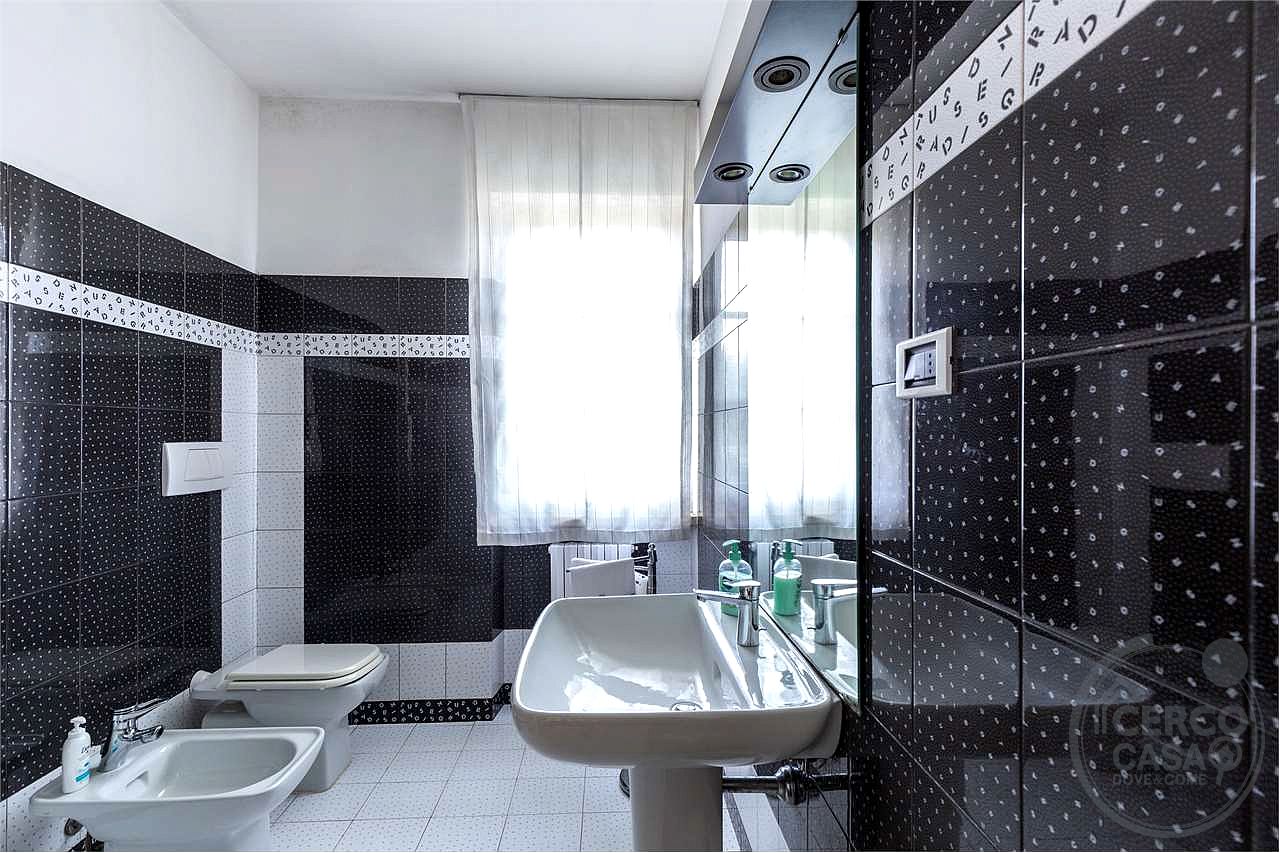 CANNARA: PRESTIGIOSA VILLA INDIPENDENTE CON PISCINA E GIARDINO PRIVATO