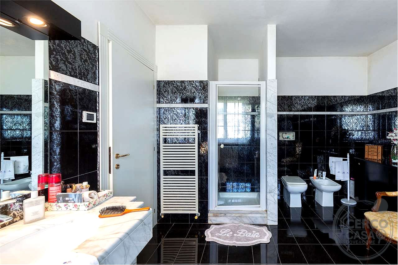 CANNARA: PRESTIGIOSA VILLA INDIPENDENTE CON PISCINA E GIARDINO PRIVATO