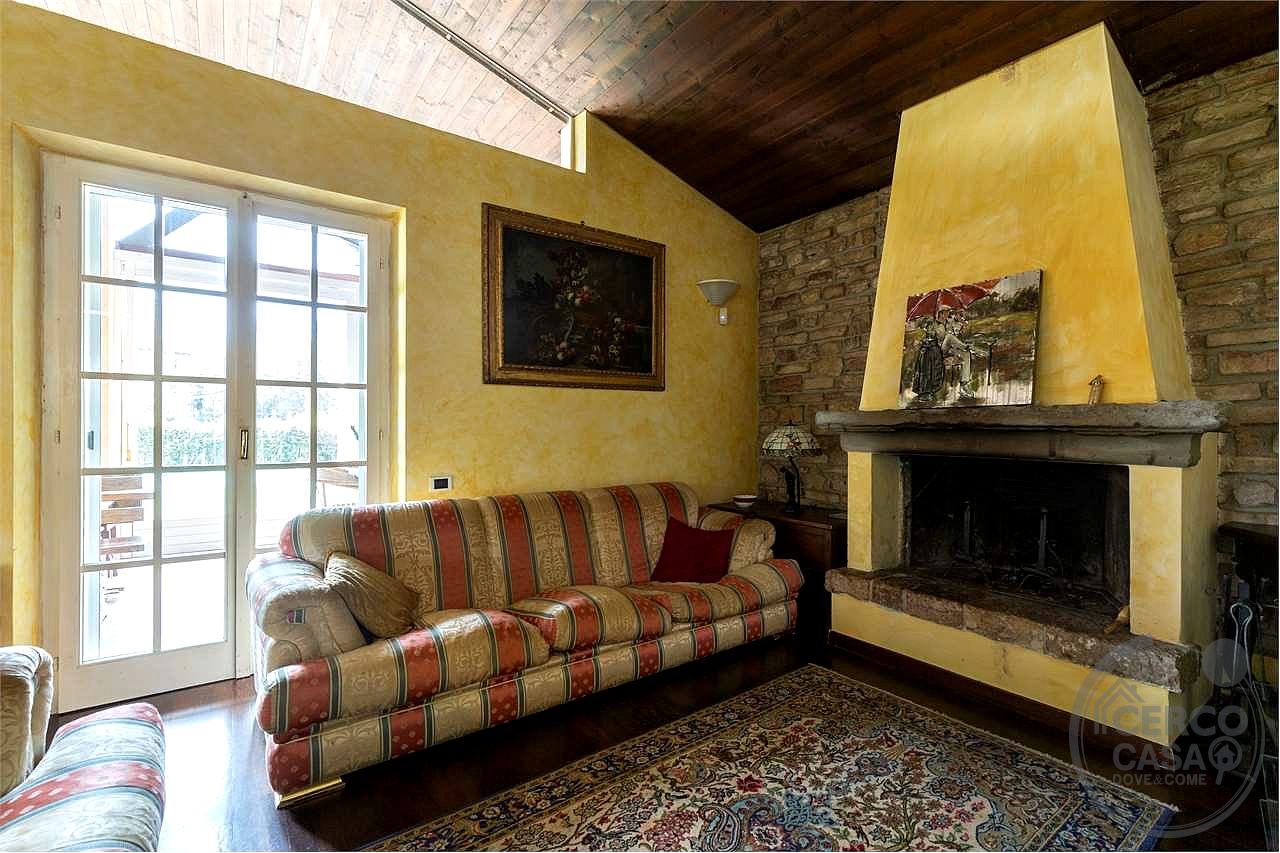 CANNARA: PRESTIGIOSA VILLA INDIPENDENTE CON PISCINA E GIARDINO PRIVATO