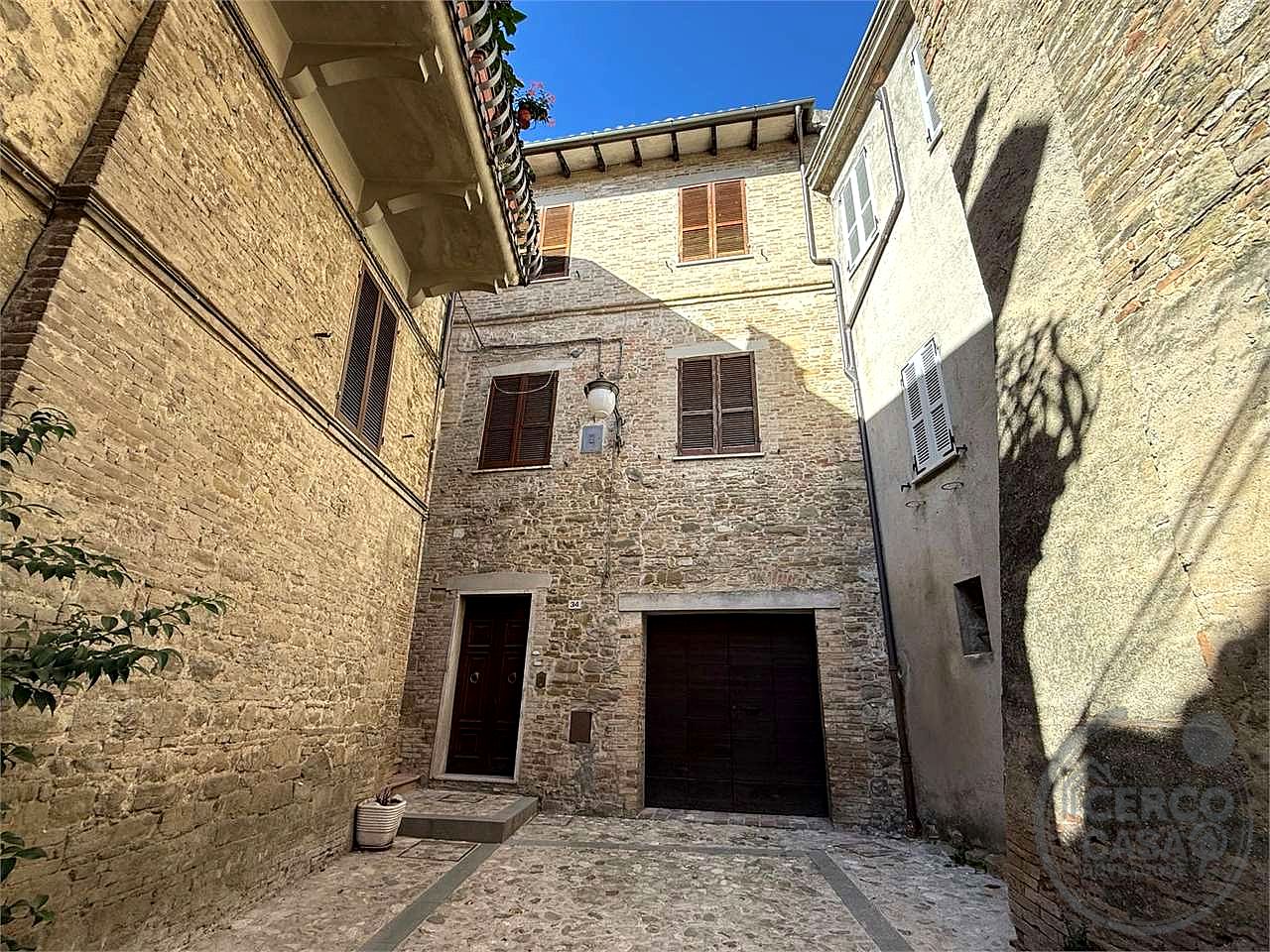 BEVAGNA: CARATTERISTICO CIELO-TERRA IN CENTRO STORICO