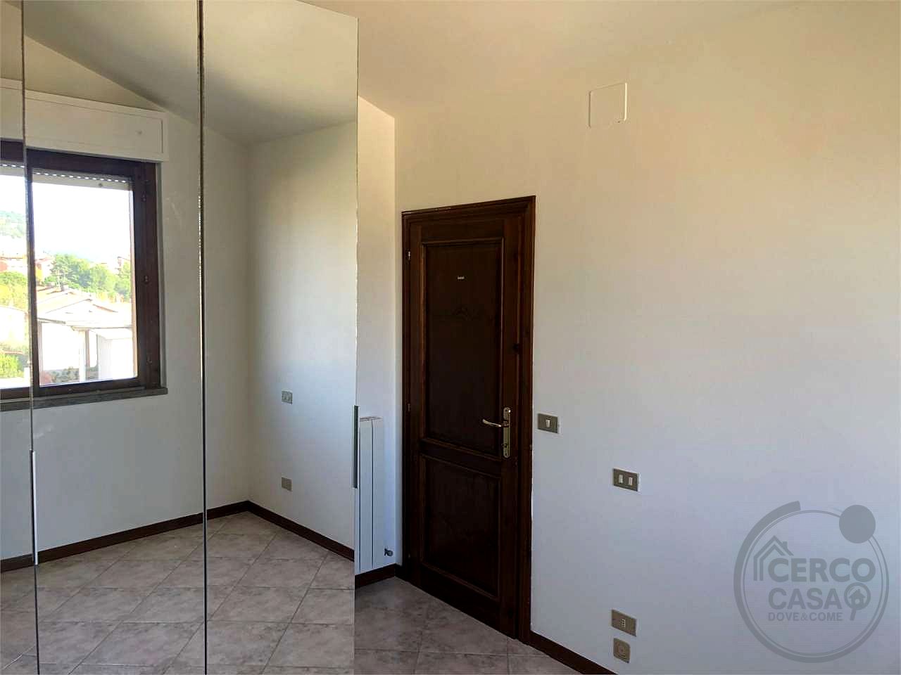 TODI - CAPPUCCINI: ULTIMO PIANO CON AMPIO TERRAZZO E GARAGE