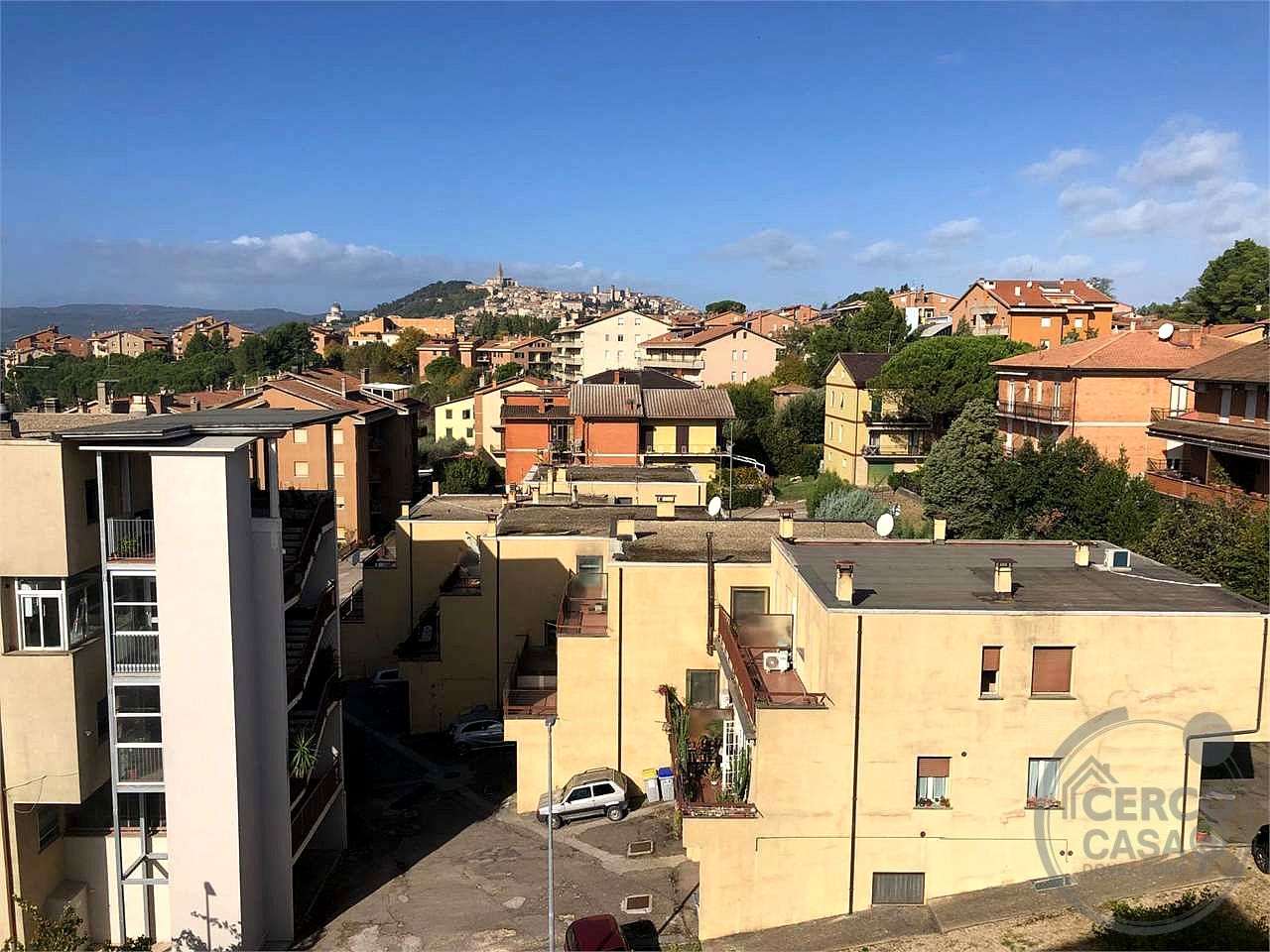 TODI - CAPPUCCINI: ULTIMO PIANO CON AMPIO TERRAZZO E GARAGE