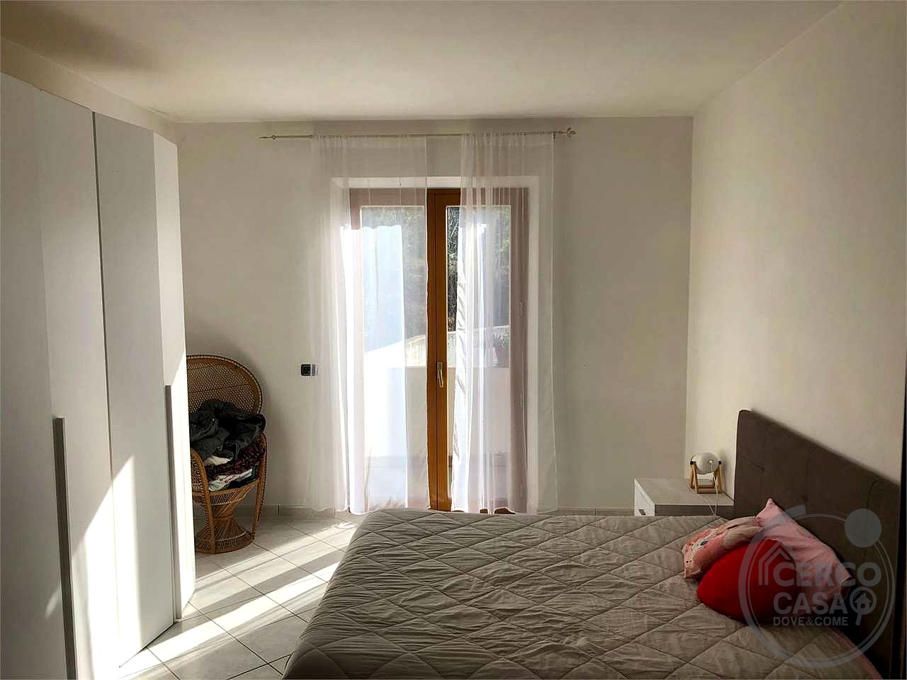 DERUTA : VILLA DI RECENTE COSTRUZIONE CON TERRENO