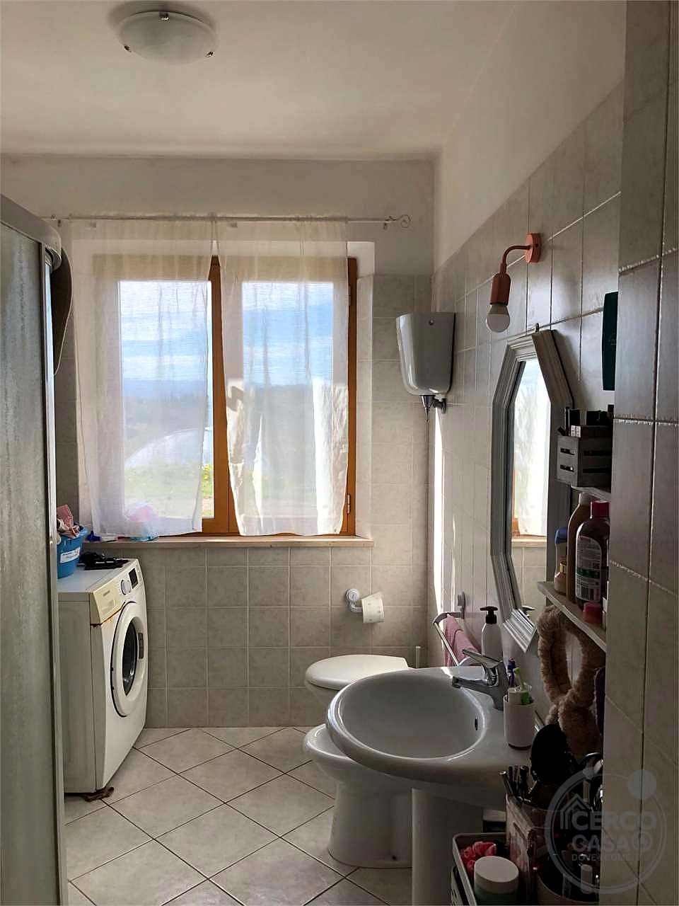 DERUTA : VILLA DI RECENTE COSTRUZIONE CON TERRENO