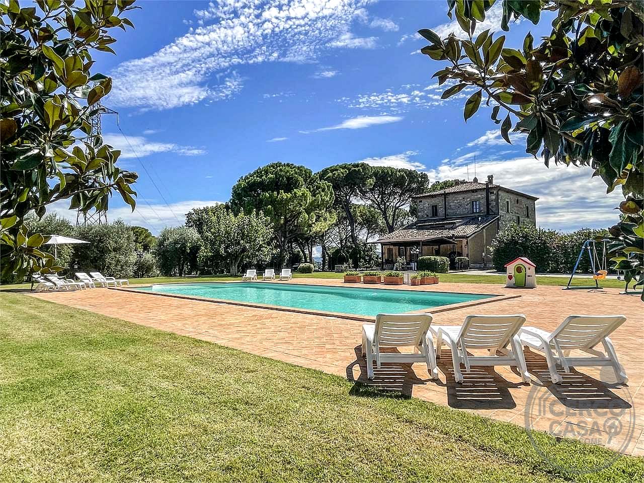 FRATTA TODINA: PROPRIETA' ESCLUSIVA CON PARCO PRIVATO