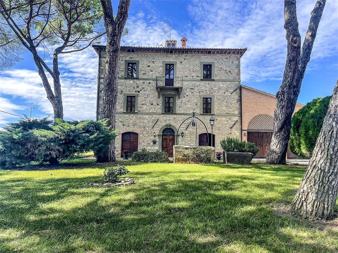 FRATTA TODINA: PROPRIETA' ESCLUSIVA CON PARCO PRIVATO