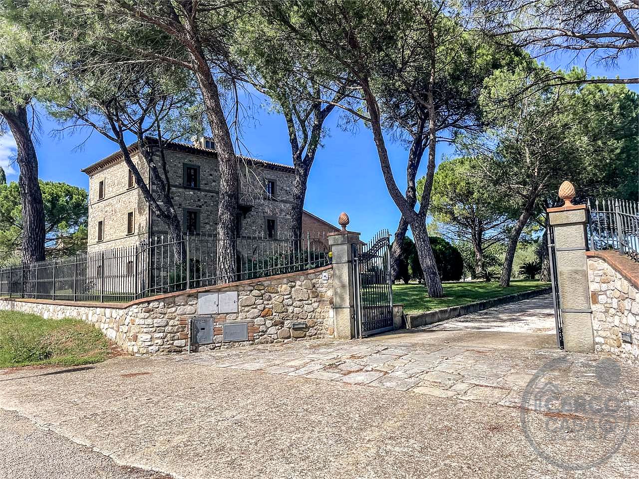 FRATTA TODINA: PROPRIETA' ESCLUSIVA CON PARCO PRIVATO