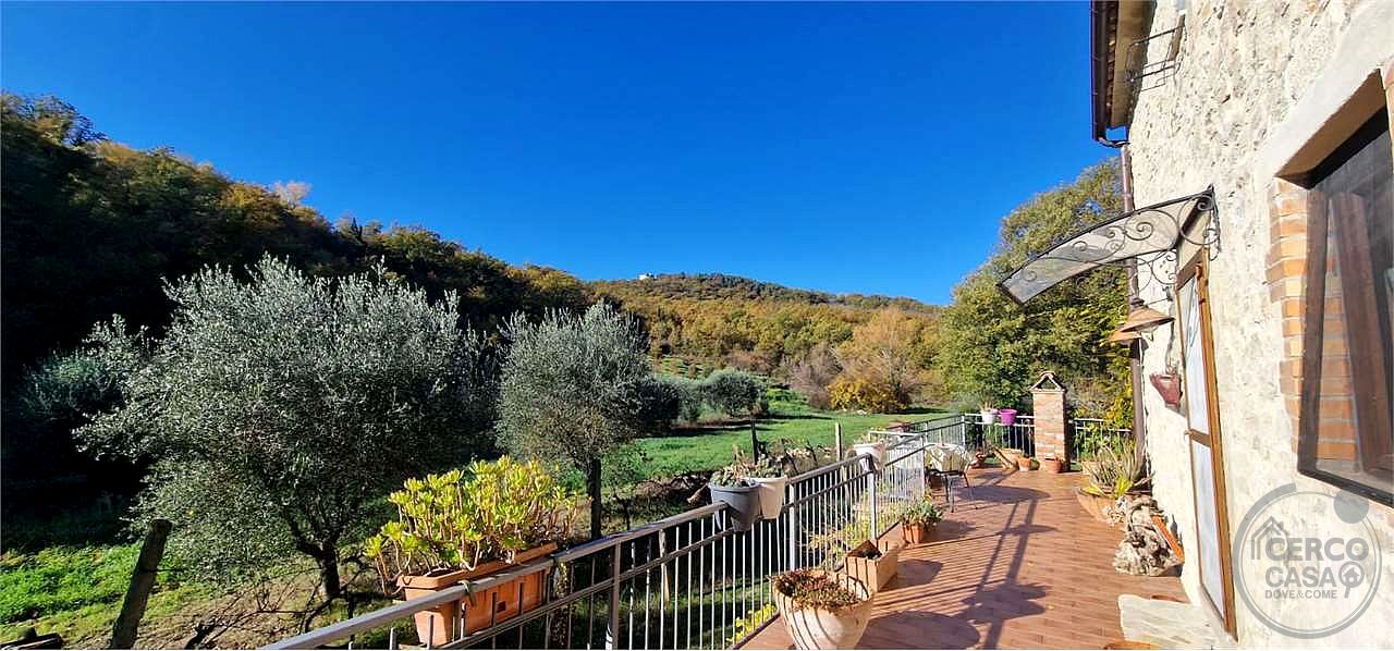 TODI - TORREGENTILE: SOLUZIONE SEMINDIPENDENTE IN PIETRA