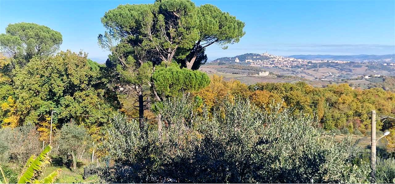 TODI - TORREGENTILE: SOLUZIONE SEMINDIPENDENTE IN PIETRA