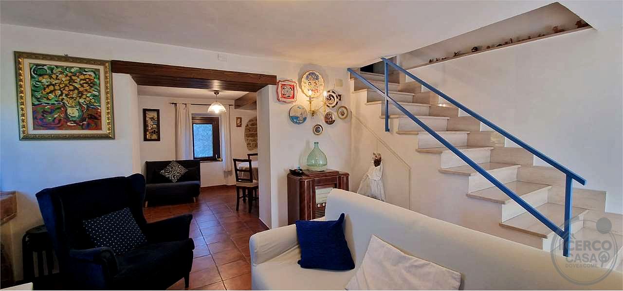 TODI - TORREGENTILE: SOLUZIONE SEMINDIPENDENTE IN PIETRA