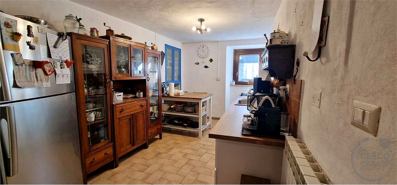 TODI - TORREGENTILE: SOLUZIONE SEMINDIPENDENTE IN PIETRA