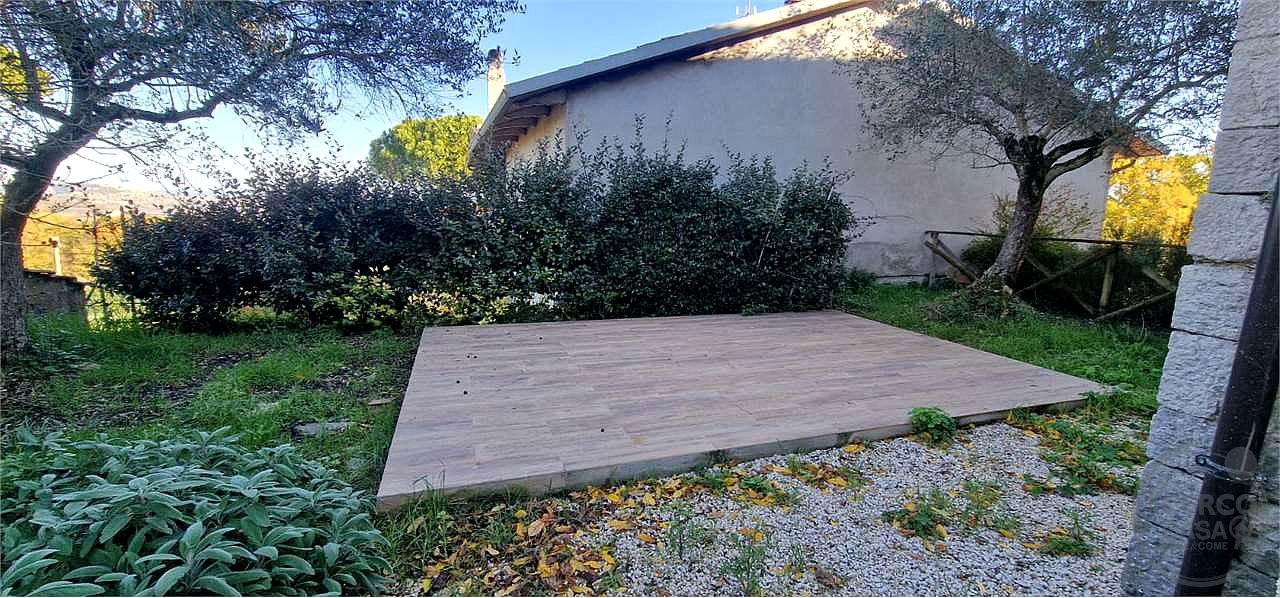 TODI - TORREGENTILE: SOLUZIONE SEMINDIPENDENTE IN PIETRA