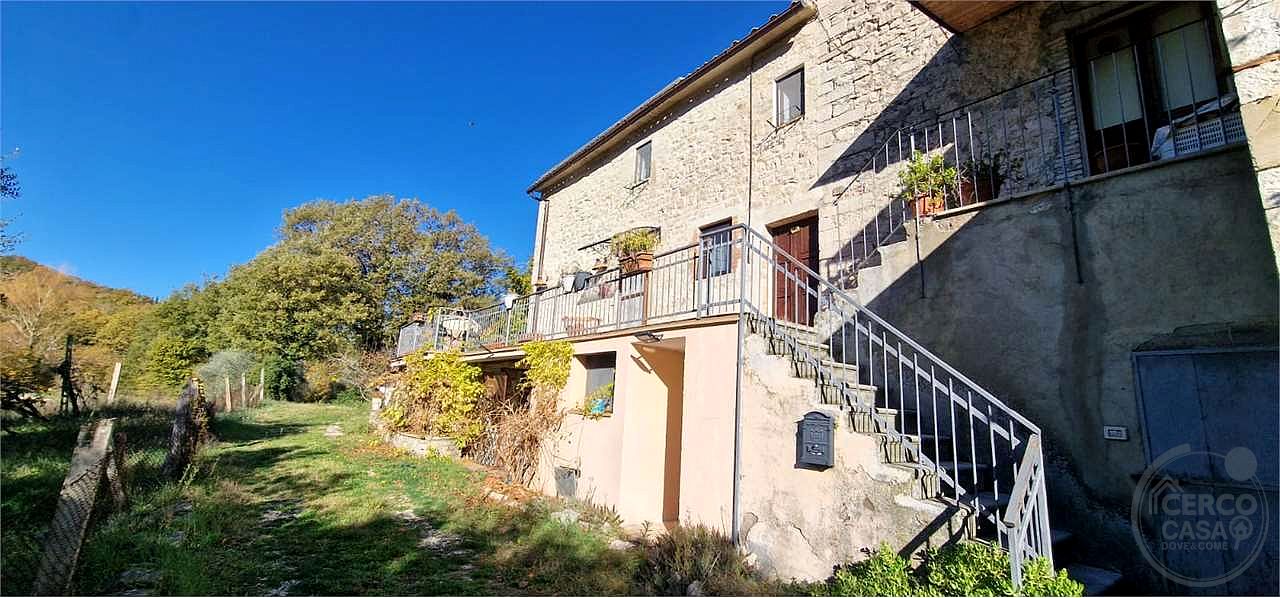 TODI - TORREGENTILE: SOLUZIONE SEMINDIPENDENTE IN PIETRA