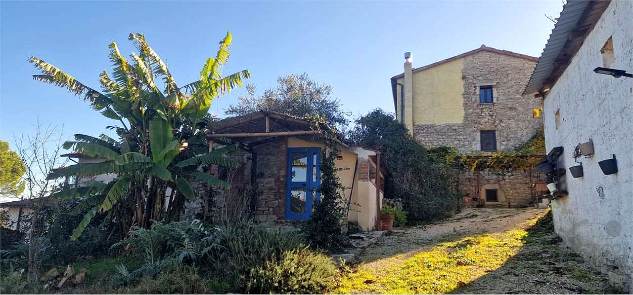 TODI - TORREGENTILE: SOLUZIONE SEMINDIPENDENTE IN PIETRA