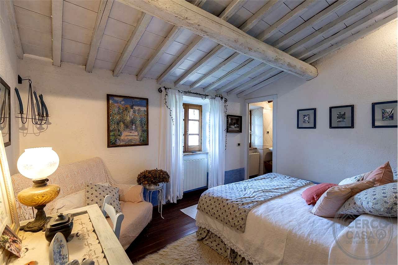 CASALE RISTRUTTURATO IN POSIZIONE PANORAMICA