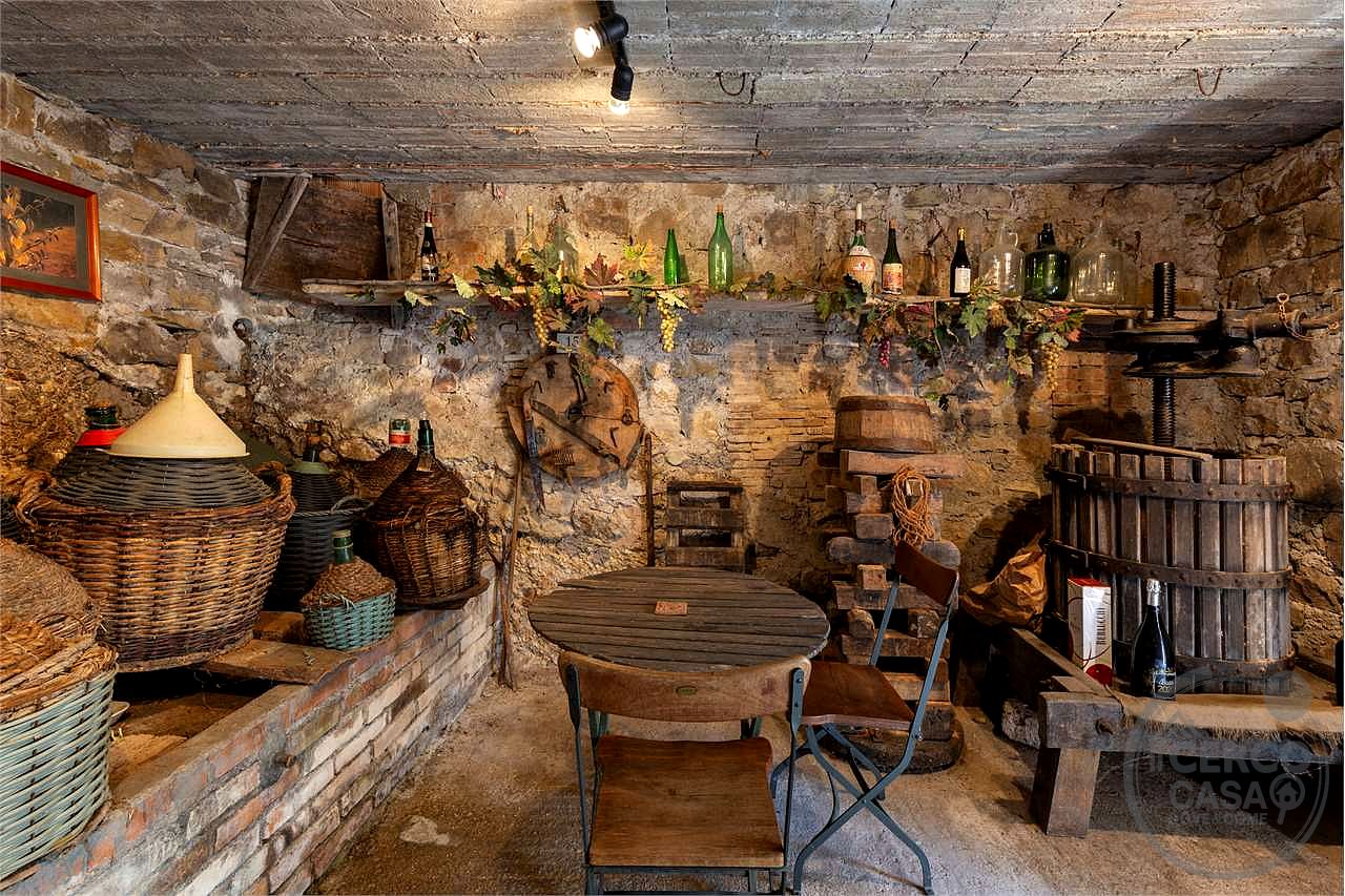 CASALE RISTRUTTURATO IN POSIZIONE PANORAMICA