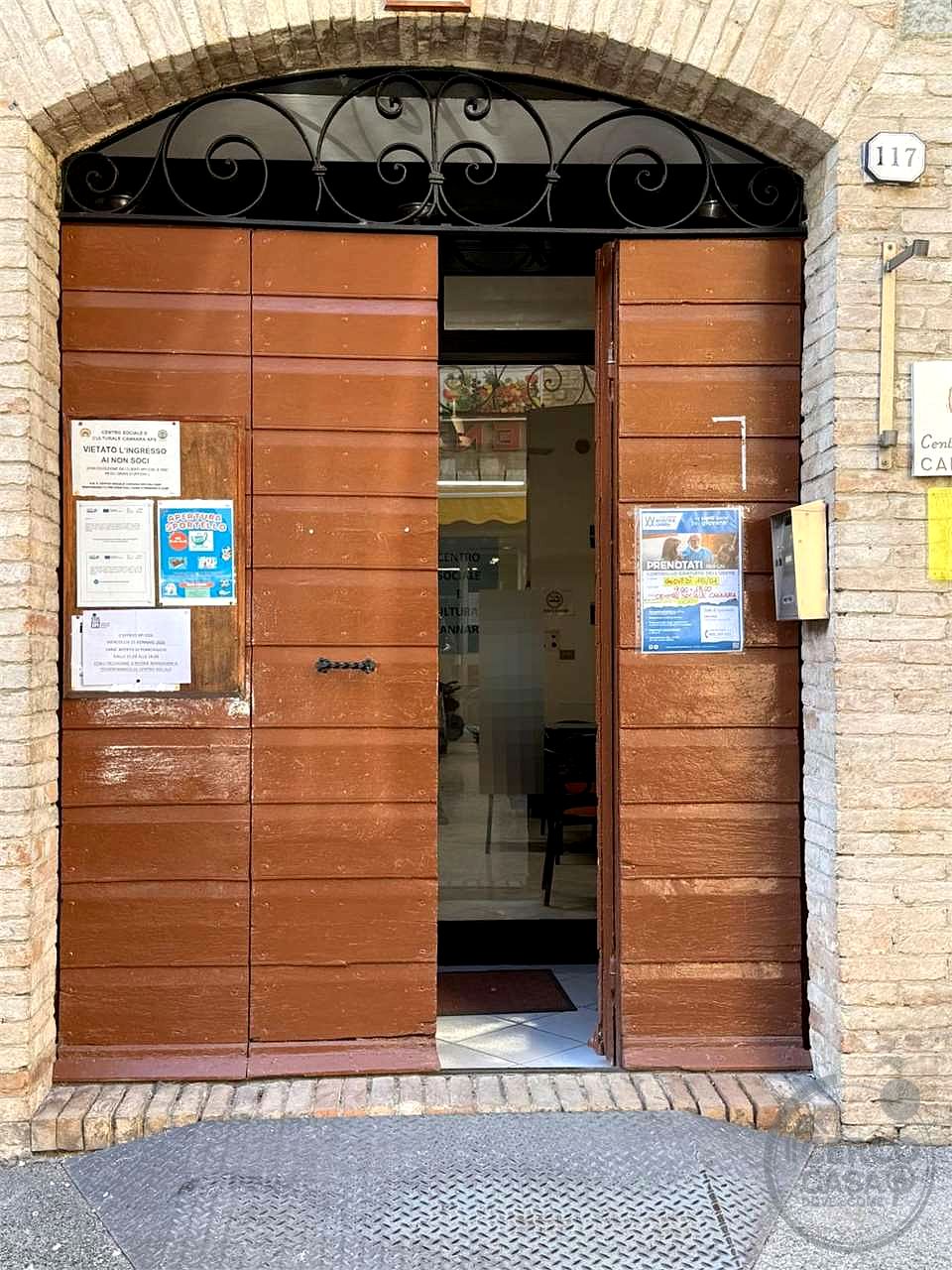 CANNARA: LOCALE COMMERCIALE NEL CENTRO STORICO