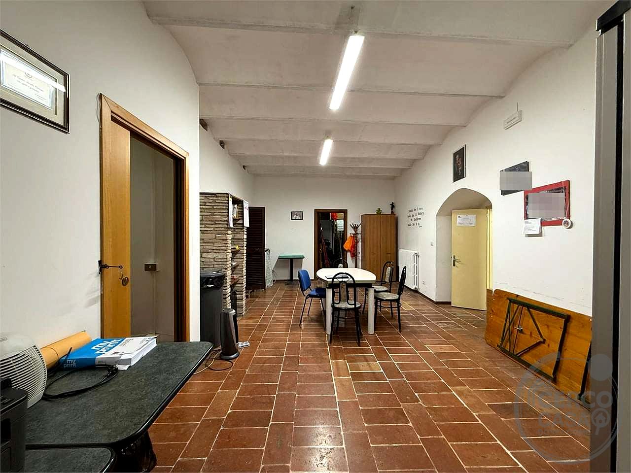 CANNARA: LOCALE COMMERCIALE NEL CENTRO STORICO