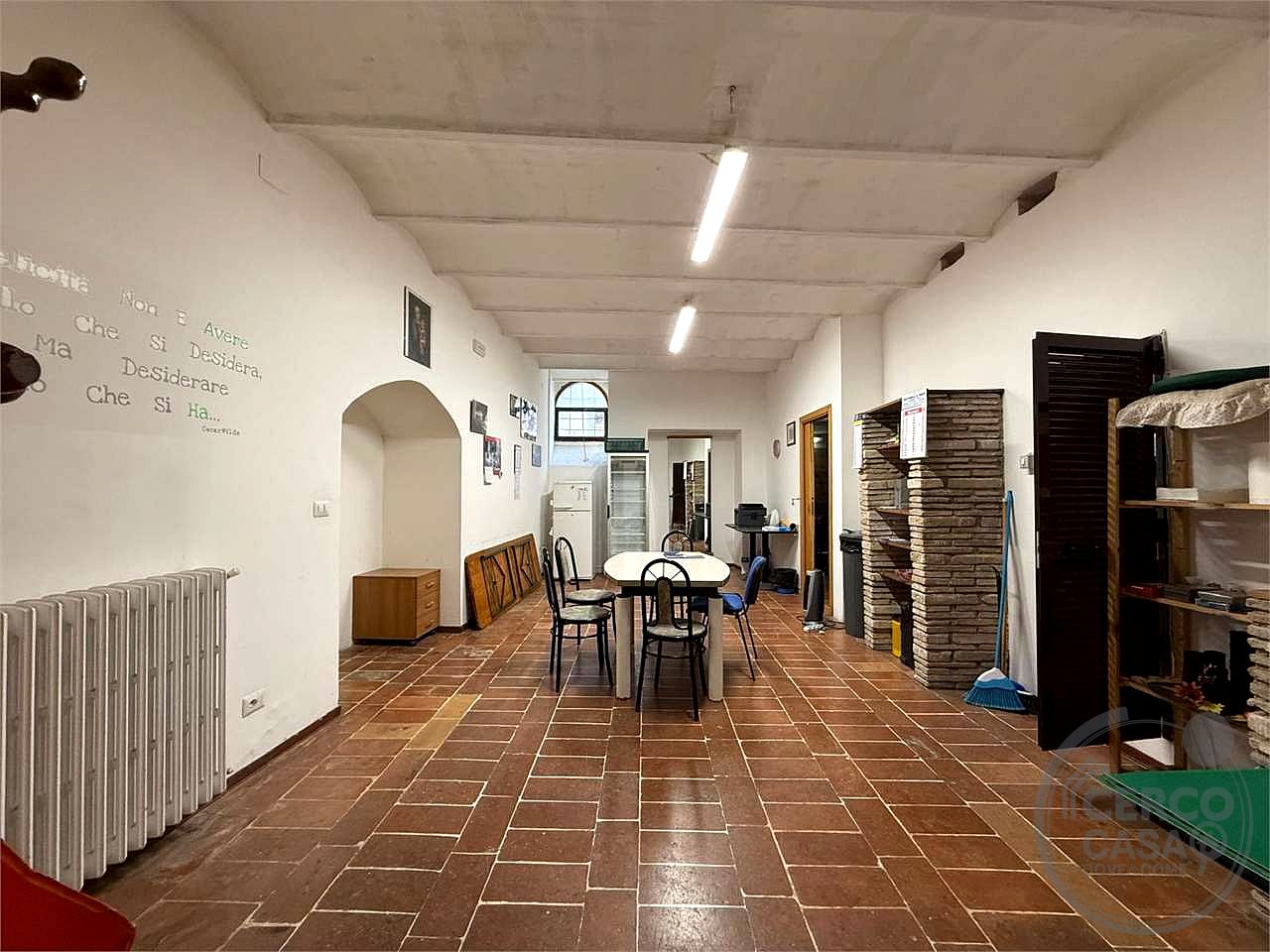 CANNARA: LOCALE COMMERCIALE NEL CENTRO STORICO