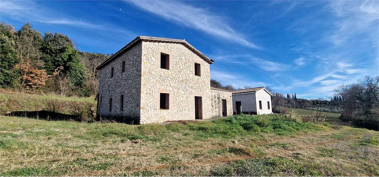MASSA MARTANA - CASACCIA: CASALE IN PIETRA CON DEPANDANCE