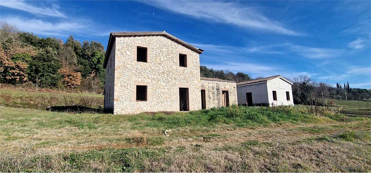 MASSA MARTANA - CASACCIA: CASALE IN PIETRA CON DEPANDANCE