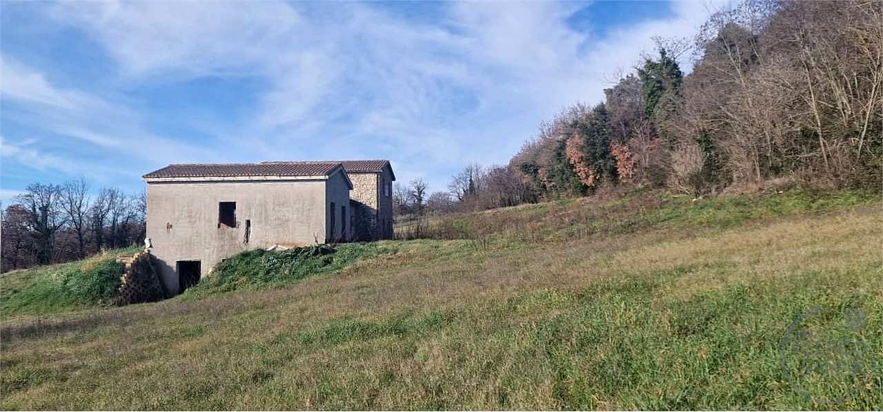 MASSA MARTANA - CASACCIA: CASALE IN PIETRA CON DEPANDANCE