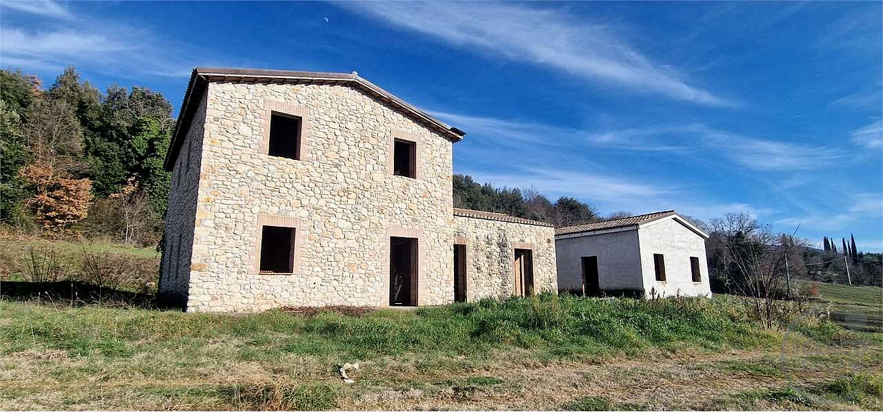 MASSA MARTANA - CASACCIA: CASALE IN PIETRA CON DEPANDANCE