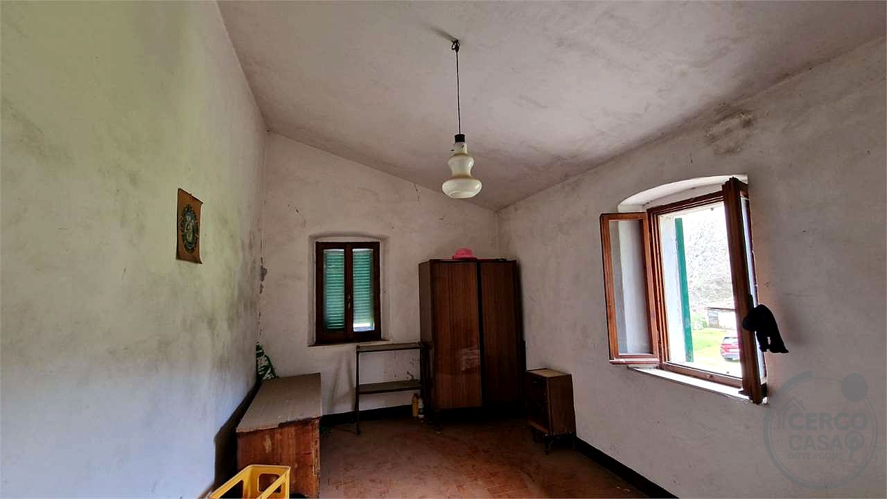 PORZIONE DI FABBRICATO DA RISTRUTTURARE e TERRENO