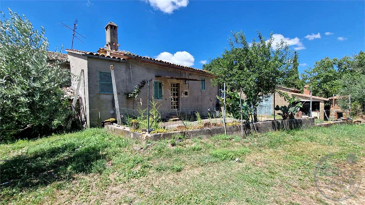 PORZIONE DI FABBRICATO DA RISTRUTTURARE e TERRENO