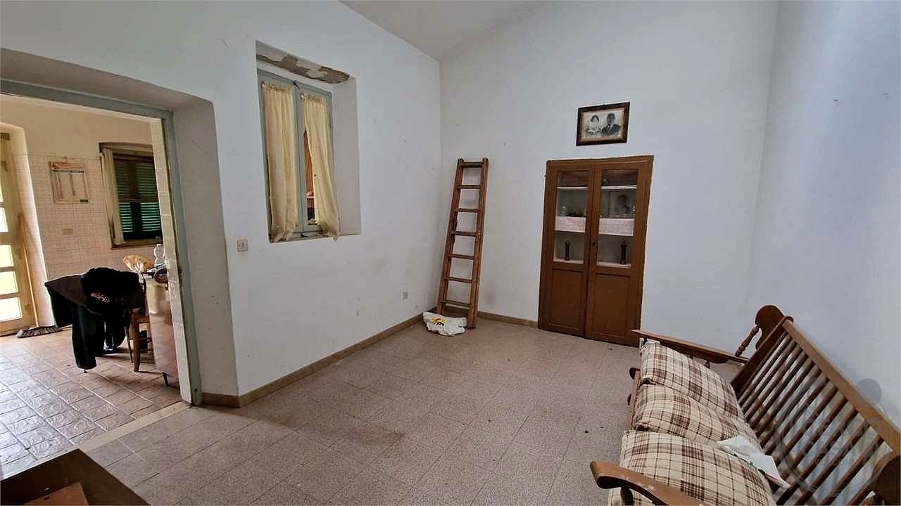 PORZIONE DI FABBRICATO DA RISTRUTTURARE e TERRENO