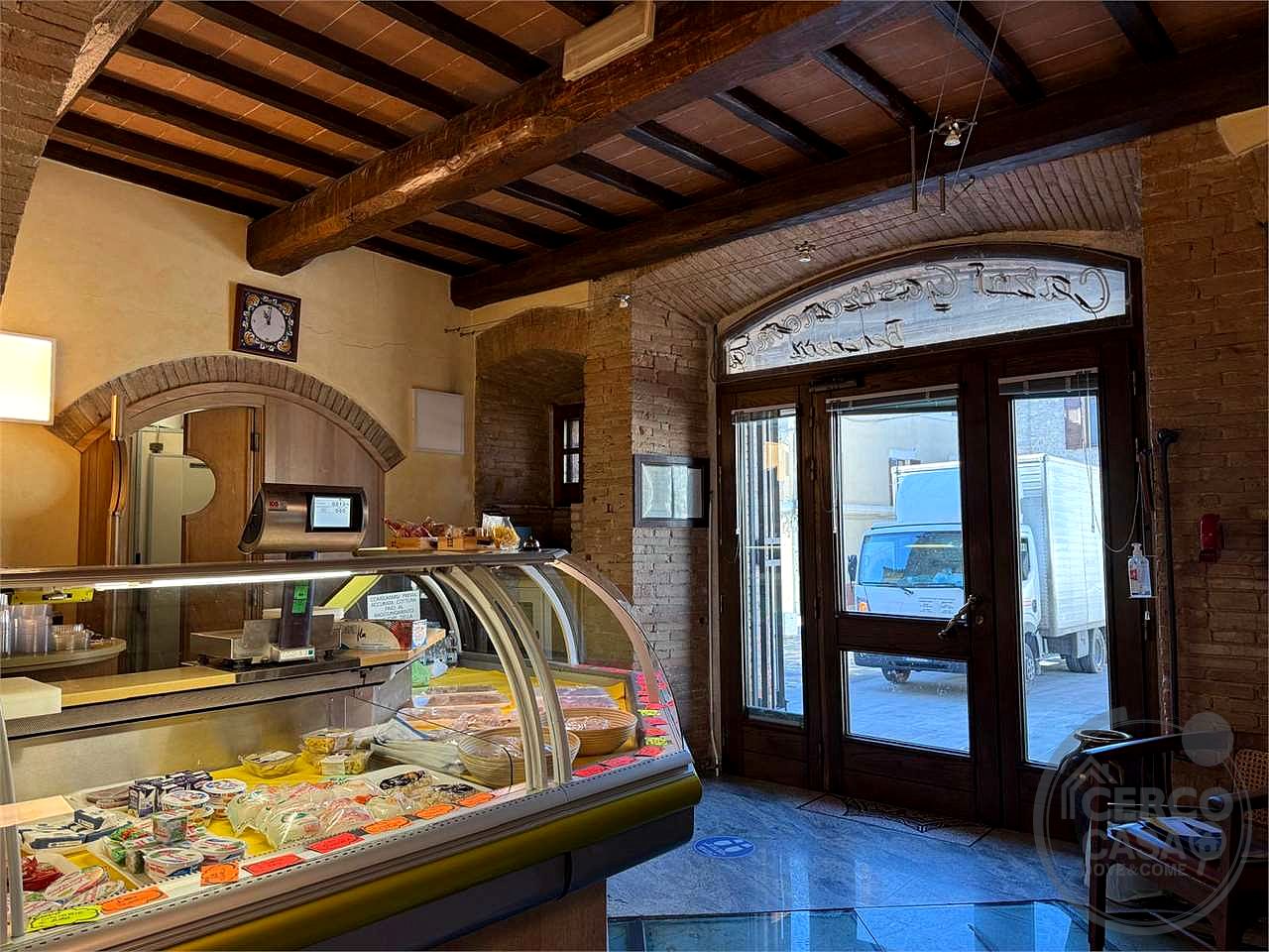 BEVAGNA: NEGOZIO CON LABORATORIO NEL CENTRO STORICO