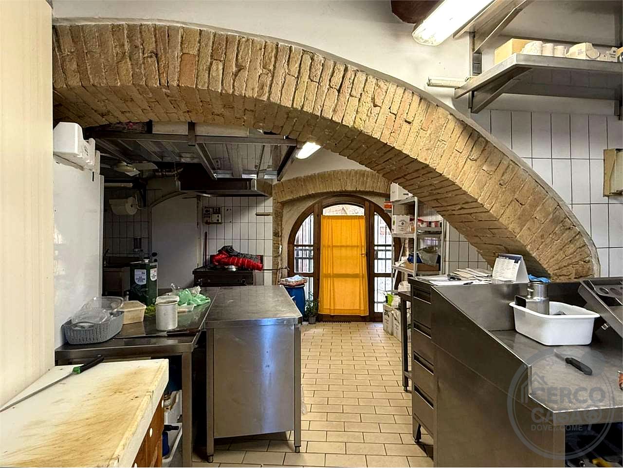 BEVAGNA: NEGOZIO CON LABORATORIO NEL CENTRO STORICO