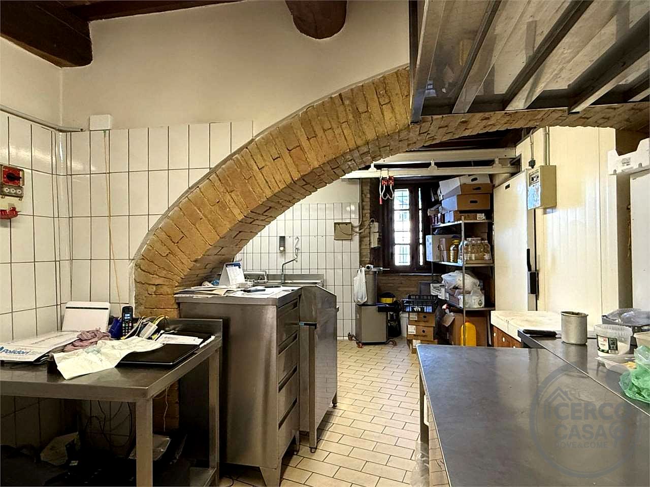 BEVAGNA: NEGOZIO CON LABORATORIO NEL CENTRO STORICO
