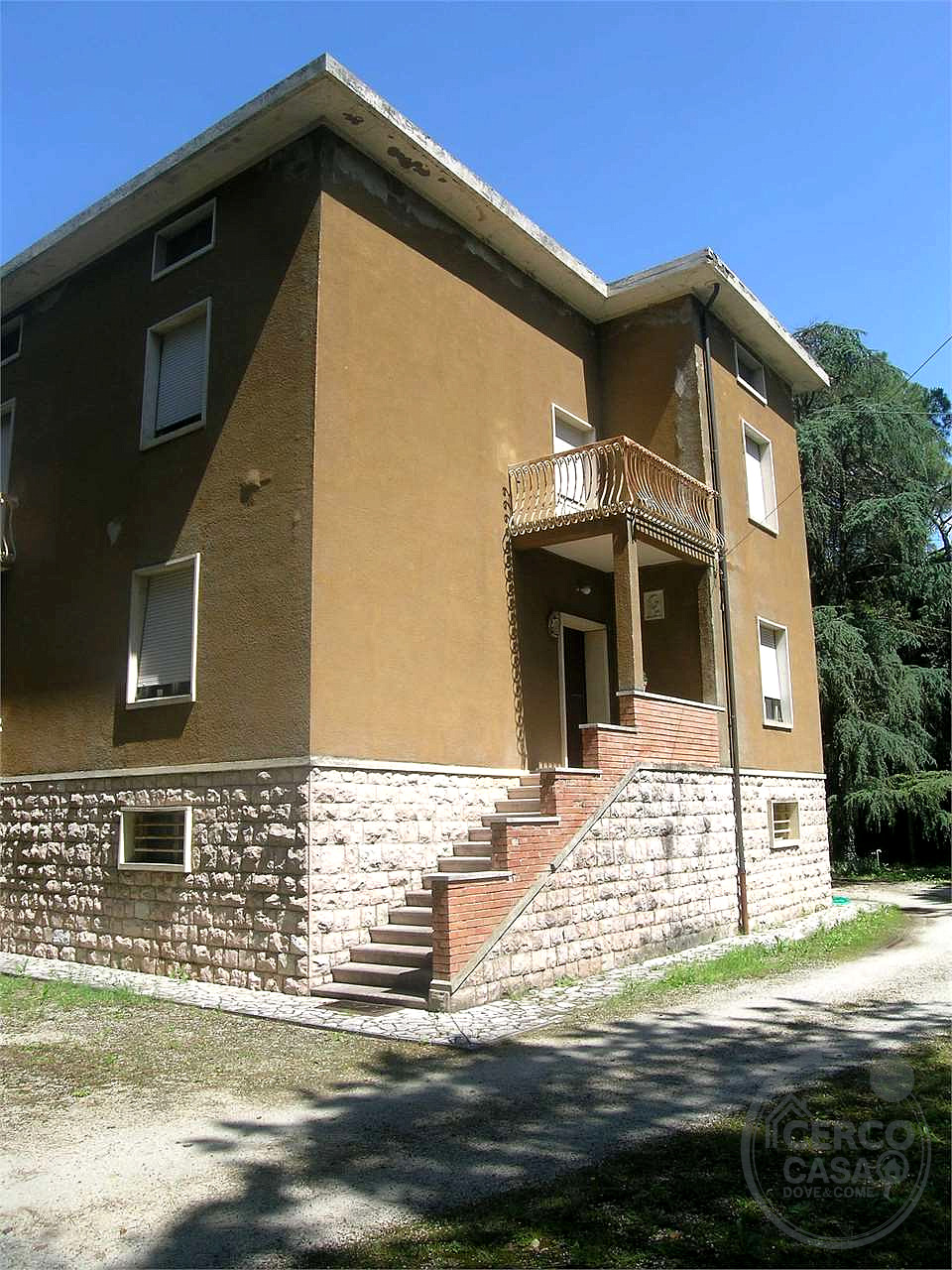 Vendesi villa a Petrignano con ampio parco - Assisi