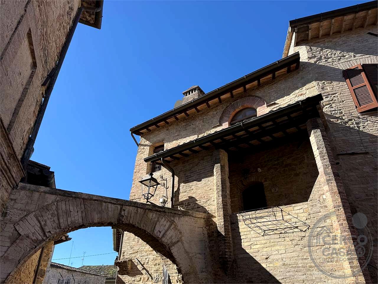 BEVAGNA: DUE APPARTAMENTI IN VENDITA NEL CENTRO STORICO