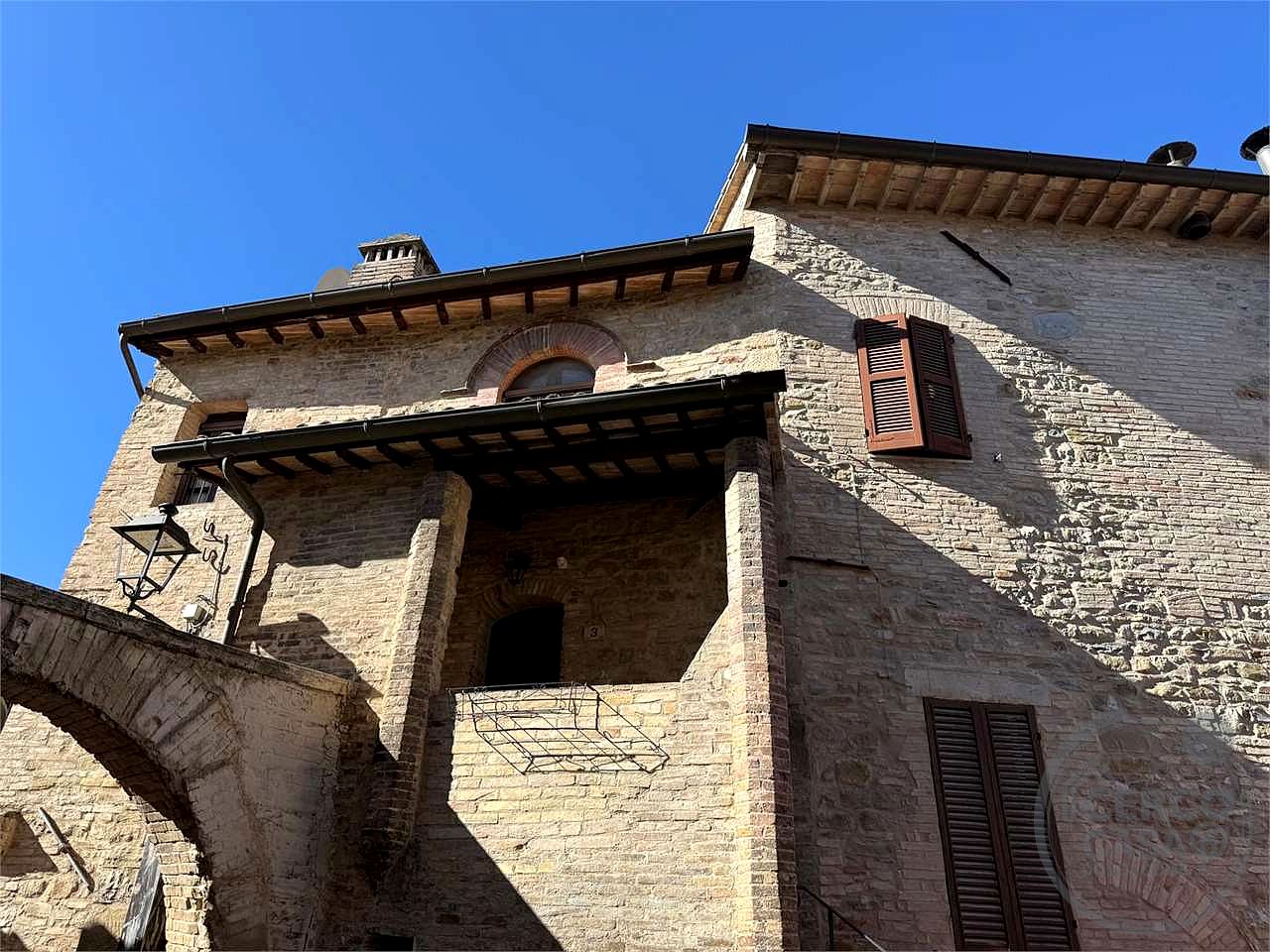 BEVAGNA: DUE APPARTAMENTI IN VENDITA NEL CENTRO STORICO